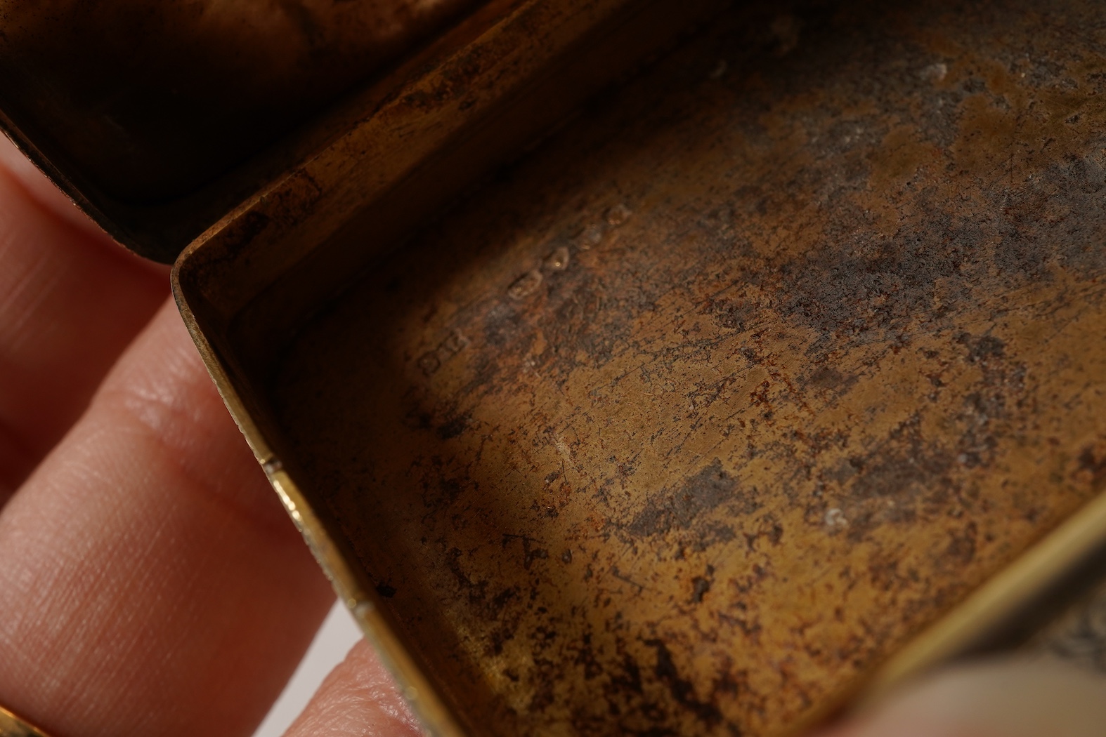 A Victorian large silver gilt vinaigrette with inset agate hinged cover, by John Harris